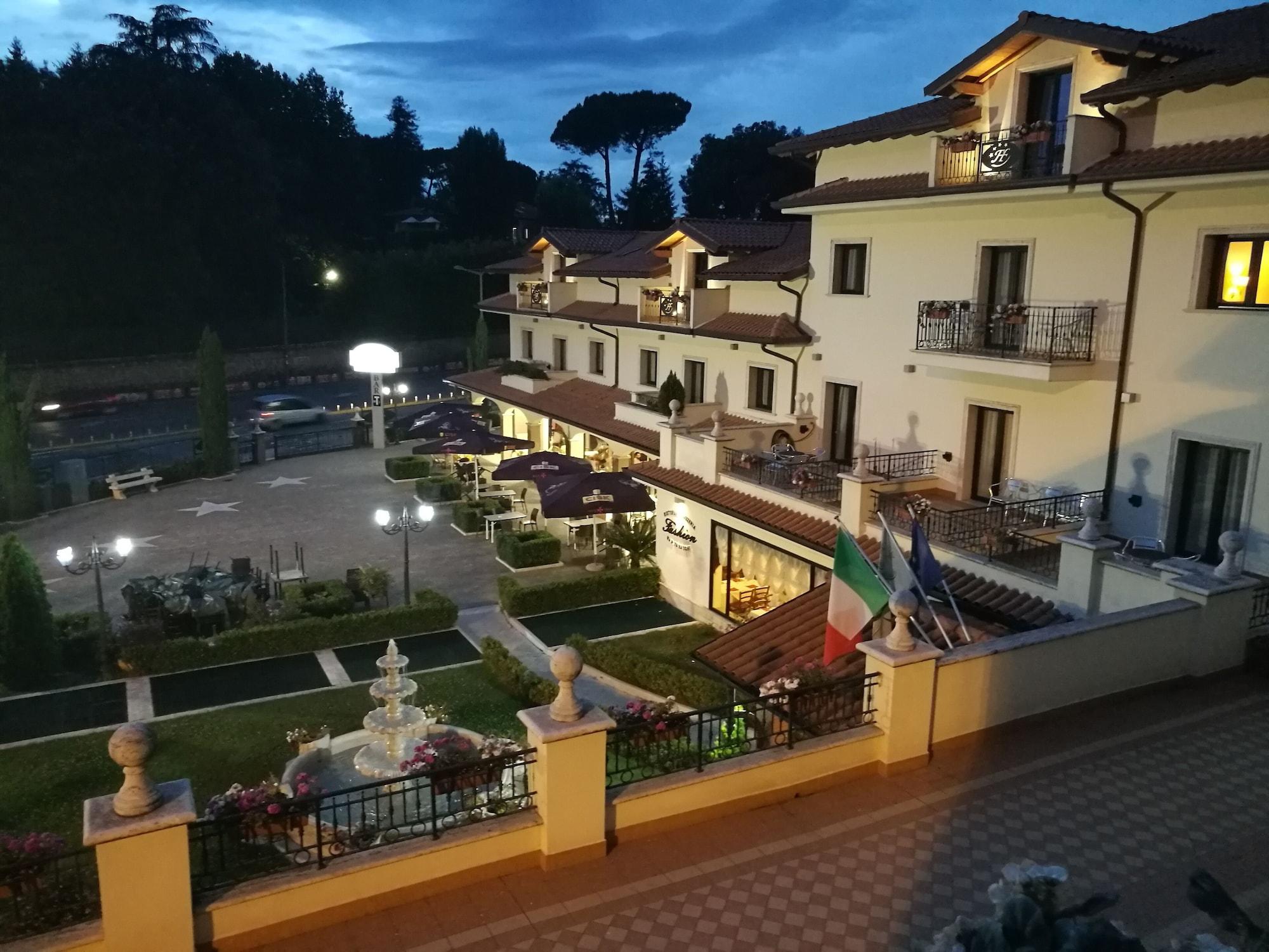 Fashion Hotel Valmontone Esterno foto