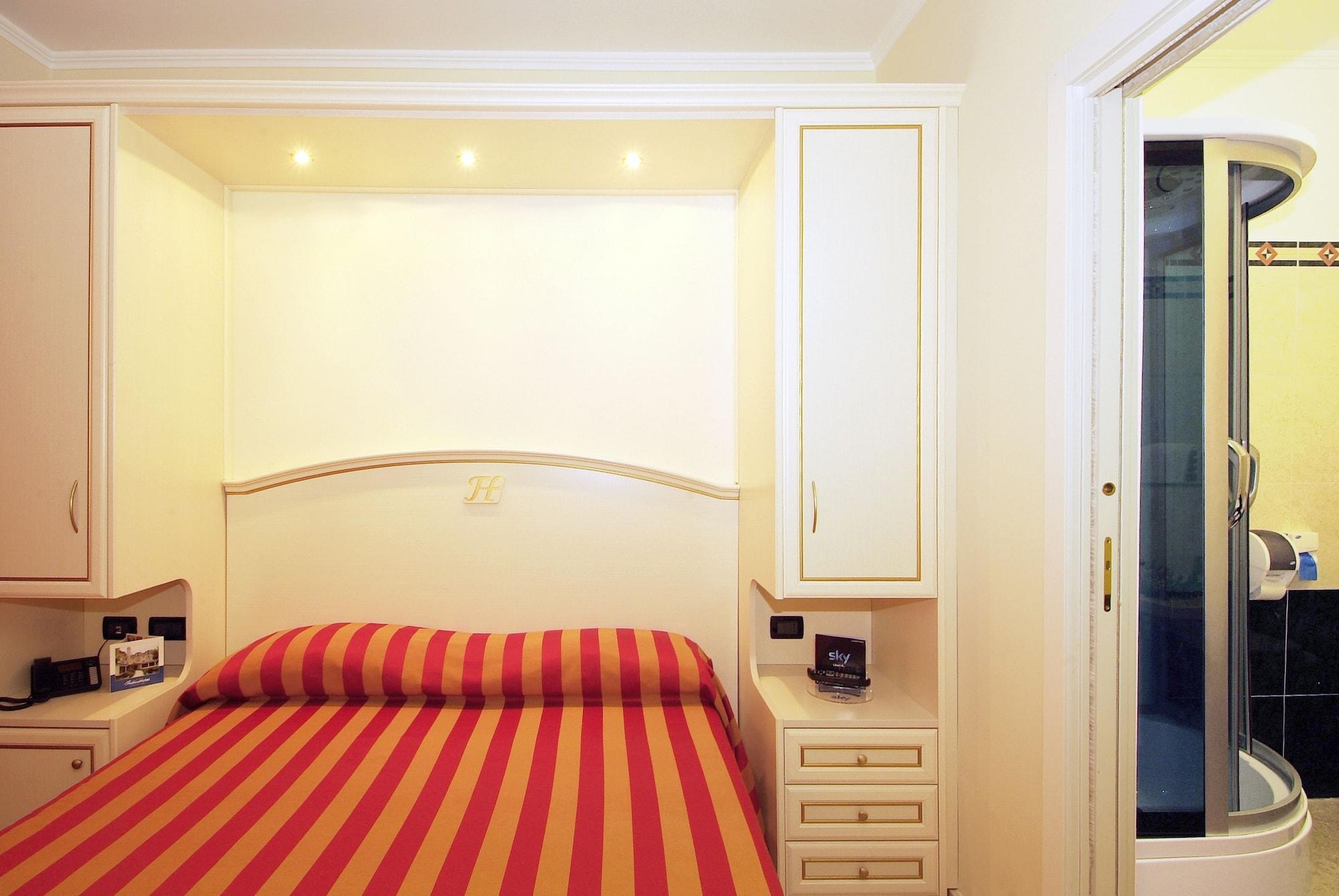 Fashion Hotel Valmontone Esterno foto
