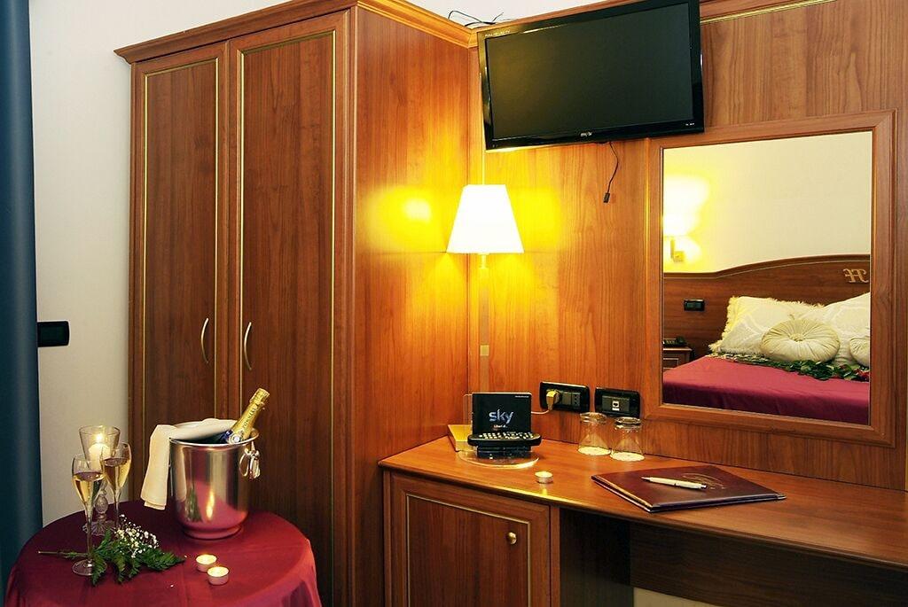 Fashion Hotel Valmontone Esterno foto