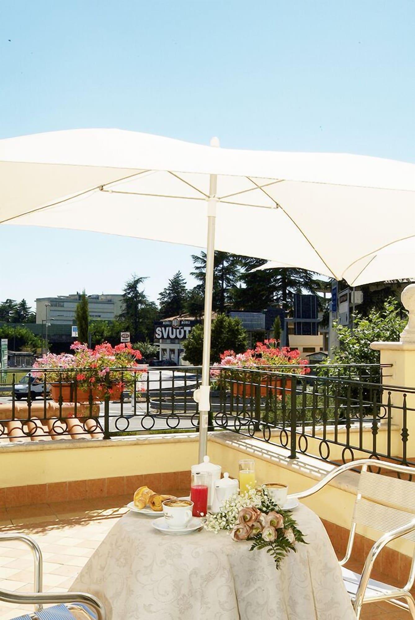 Fashion Hotel Valmontone Esterno foto