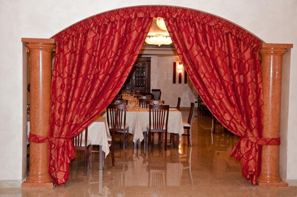 Fashion Hotel Valmontone Esterno foto