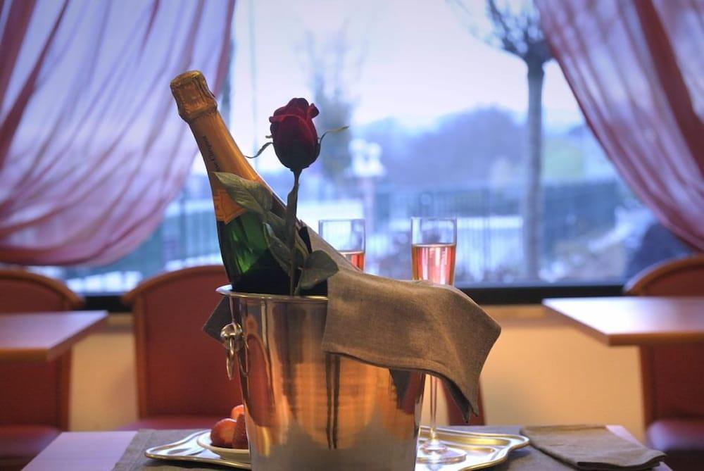 Fashion Hotel Valmontone Esterno foto