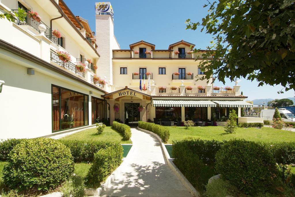 Fashion Hotel Valmontone Esterno foto