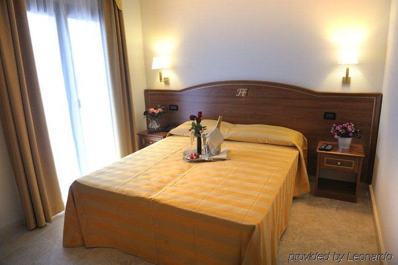 Fashion Hotel Valmontone Camera foto