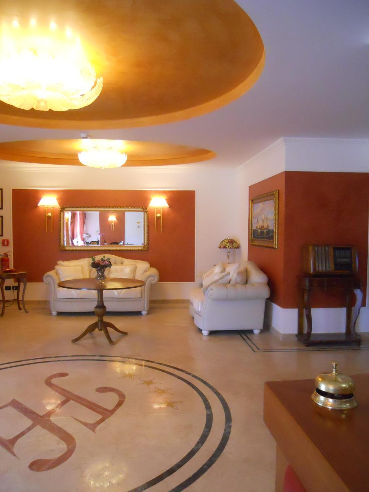 Fashion Hotel Valmontone Esterno foto
