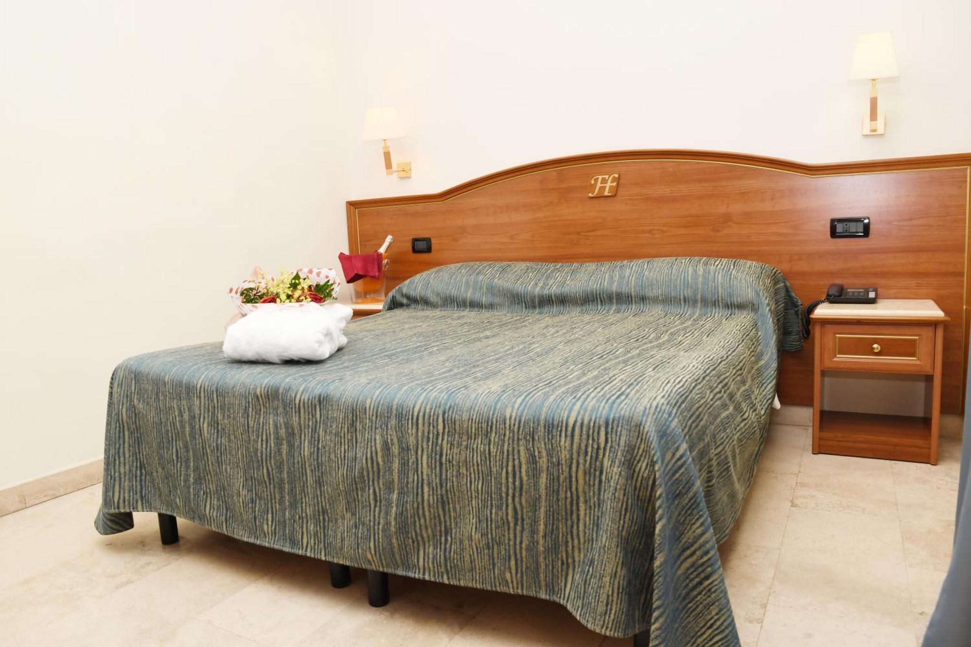 Fashion Hotel Valmontone Esterno foto