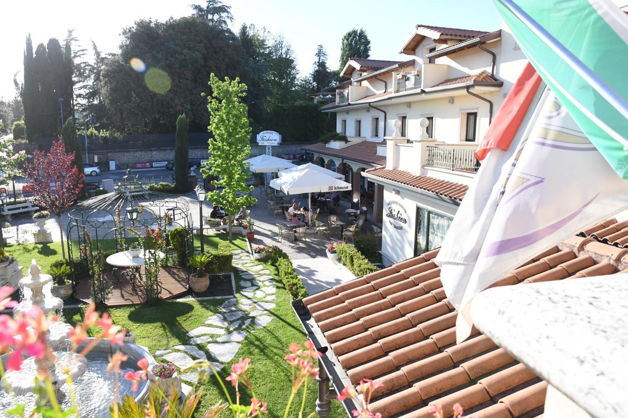 Fashion Hotel Valmontone Esterno foto