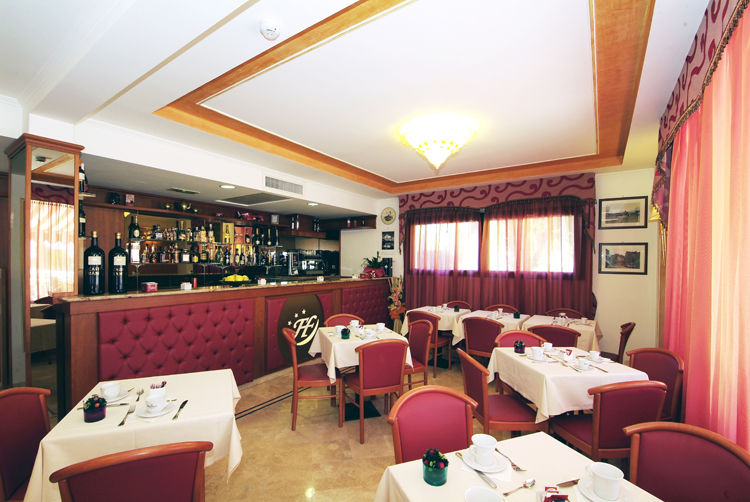 Fashion Hotel Valmontone Esterno foto