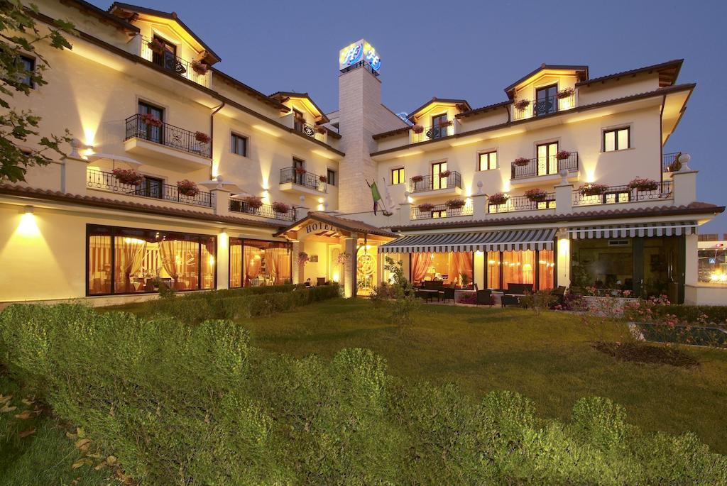 Fashion Hotel Valmontone Esterno foto