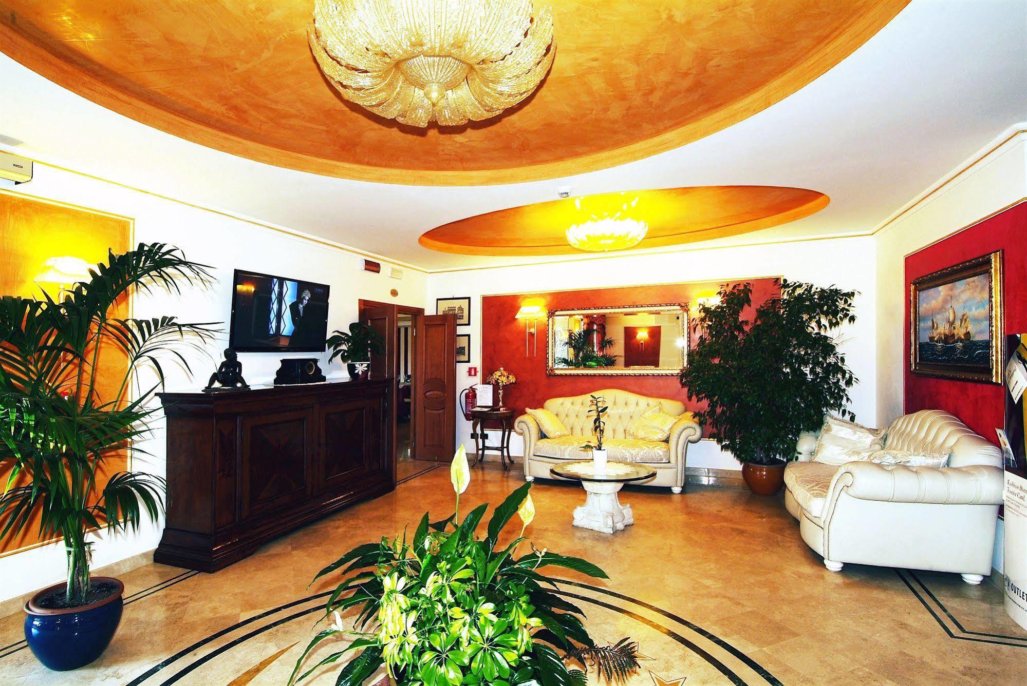 Fashion Hotel Valmontone Esterno foto