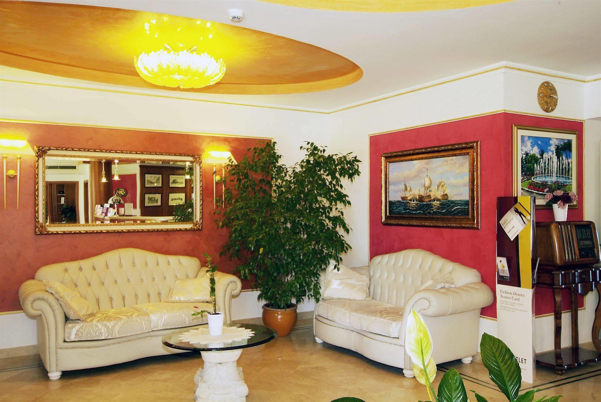 Fashion Hotel Valmontone Esterno foto