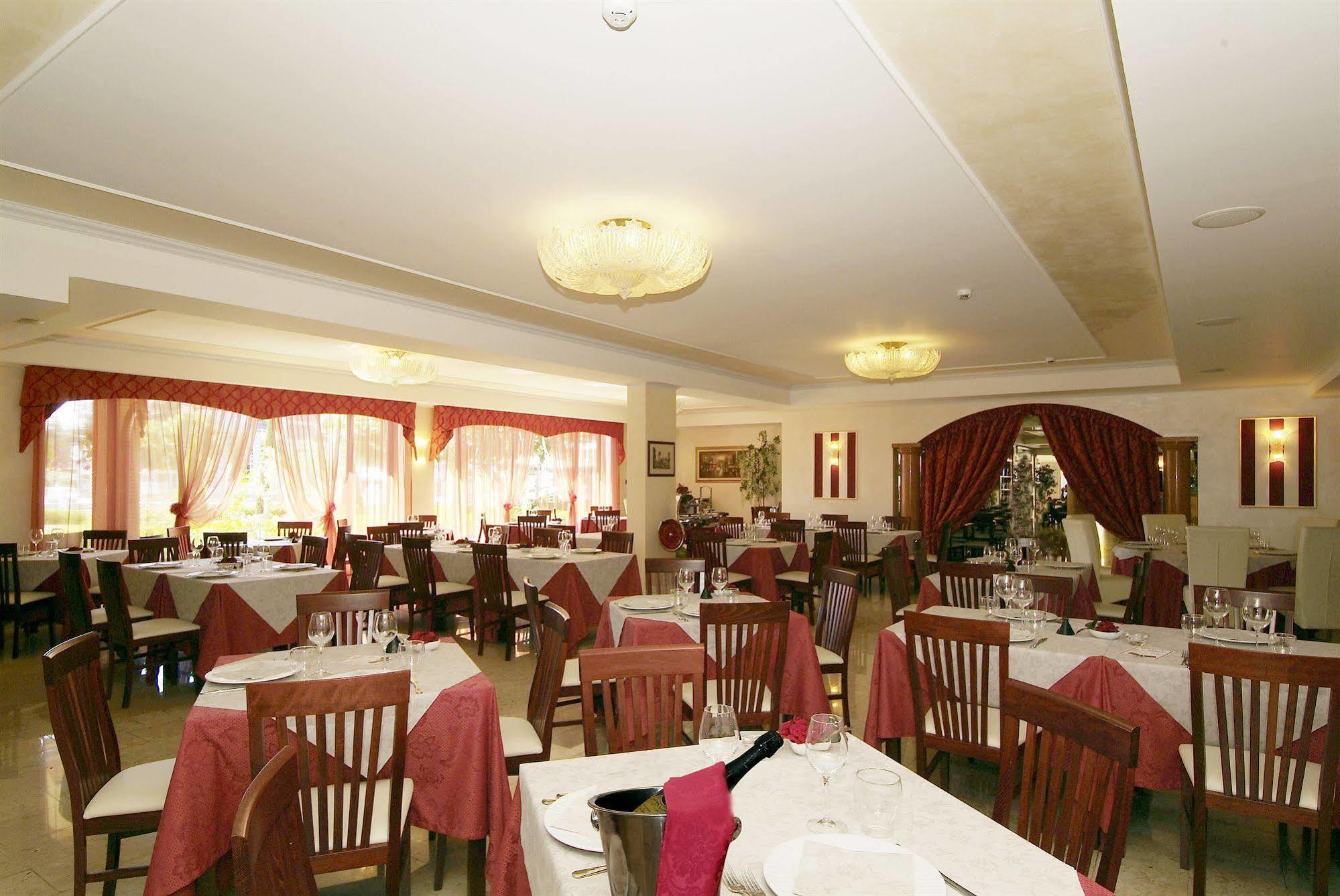 Fashion Hotel Valmontone Esterno foto