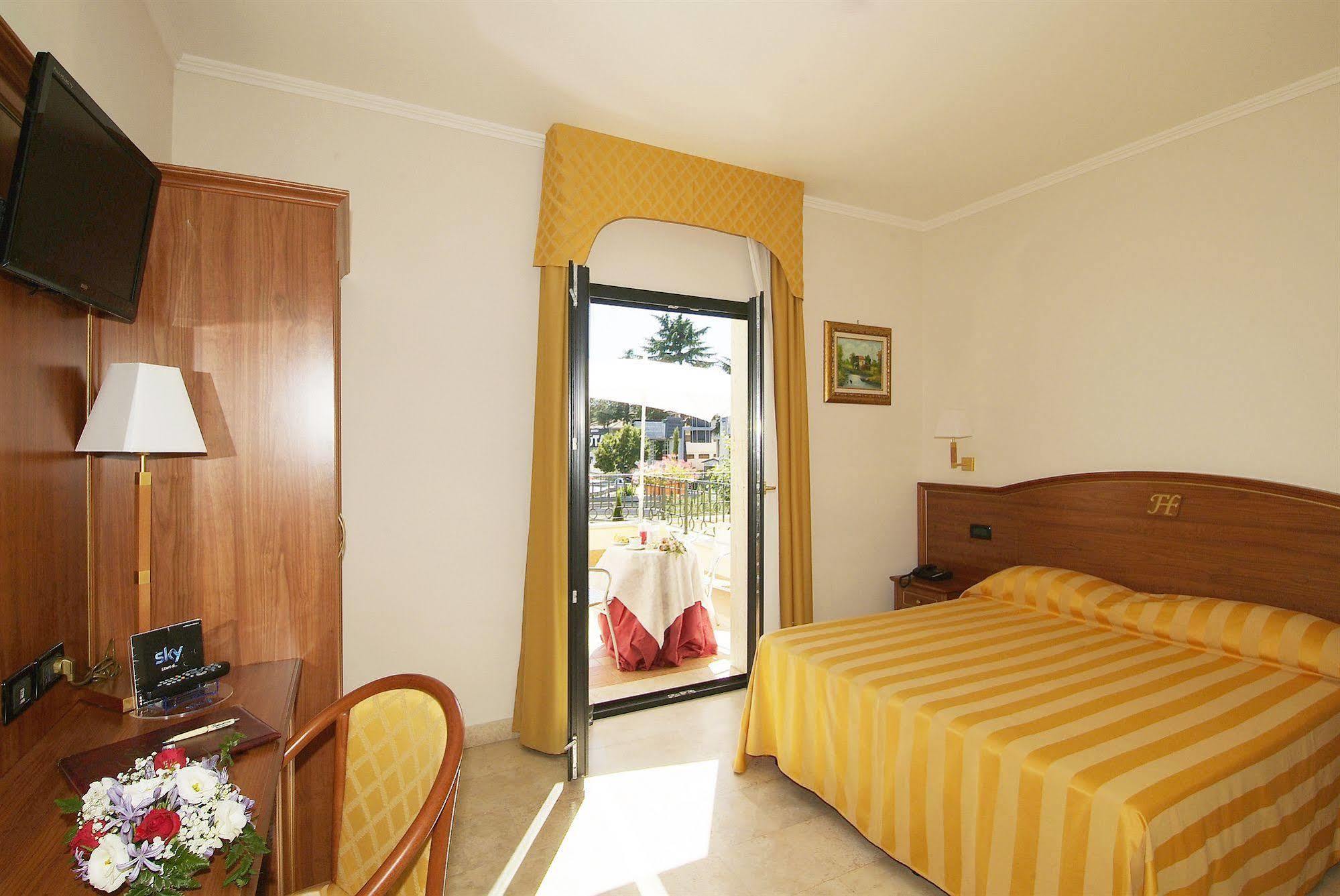 Fashion Hotel Valmontone Esterno foto