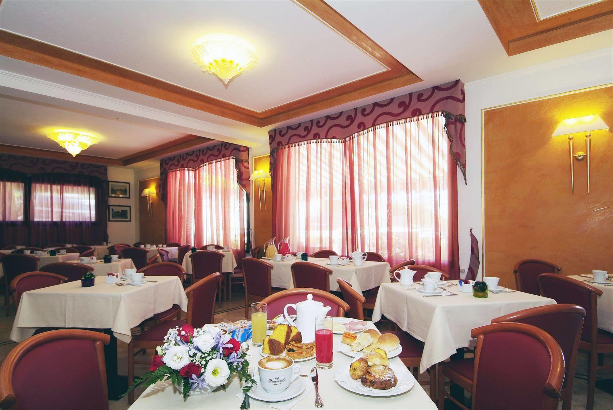 Fashion Hotel Valmontone Esterno foto