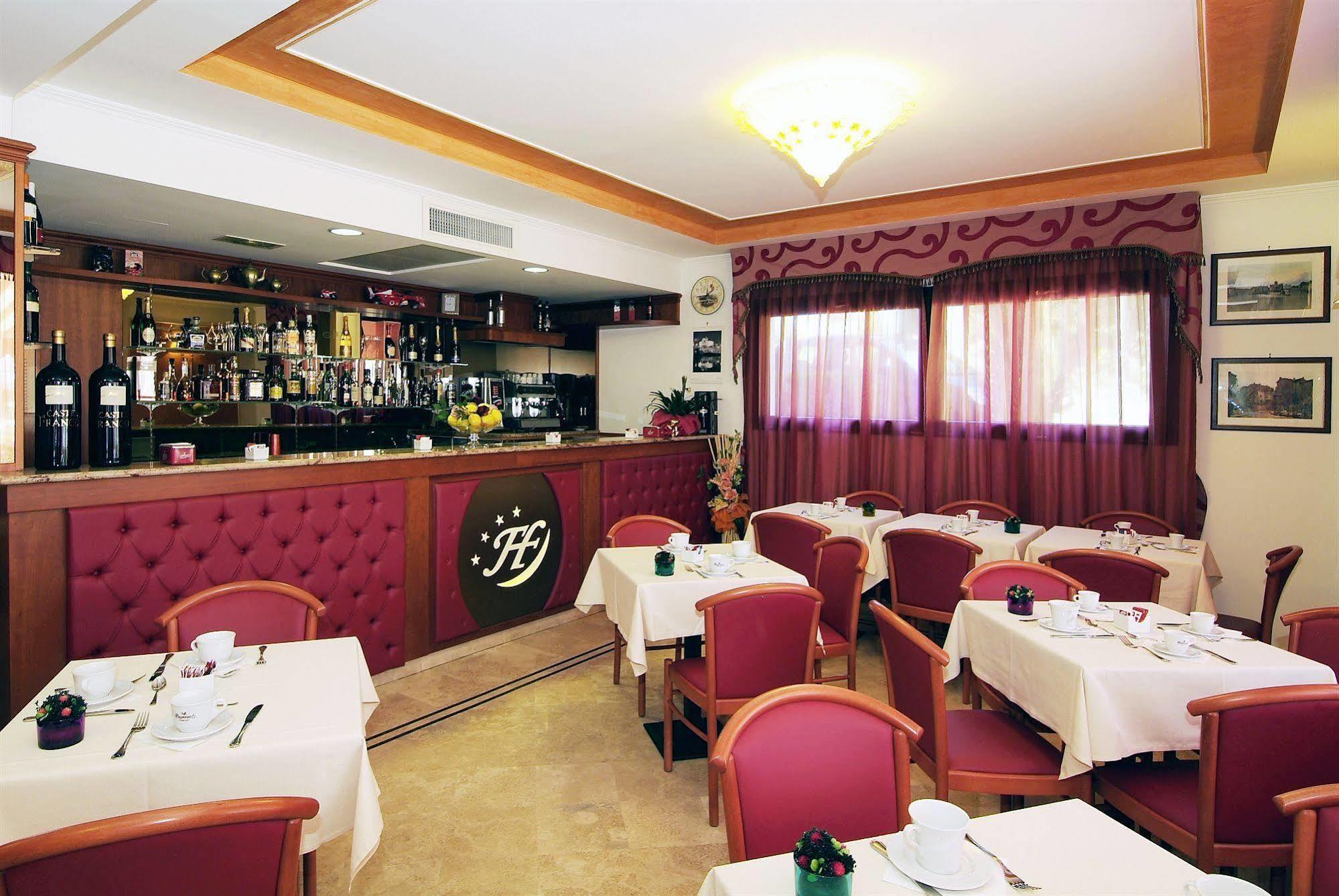 Fashion Hotel Valmontone Esterno foto