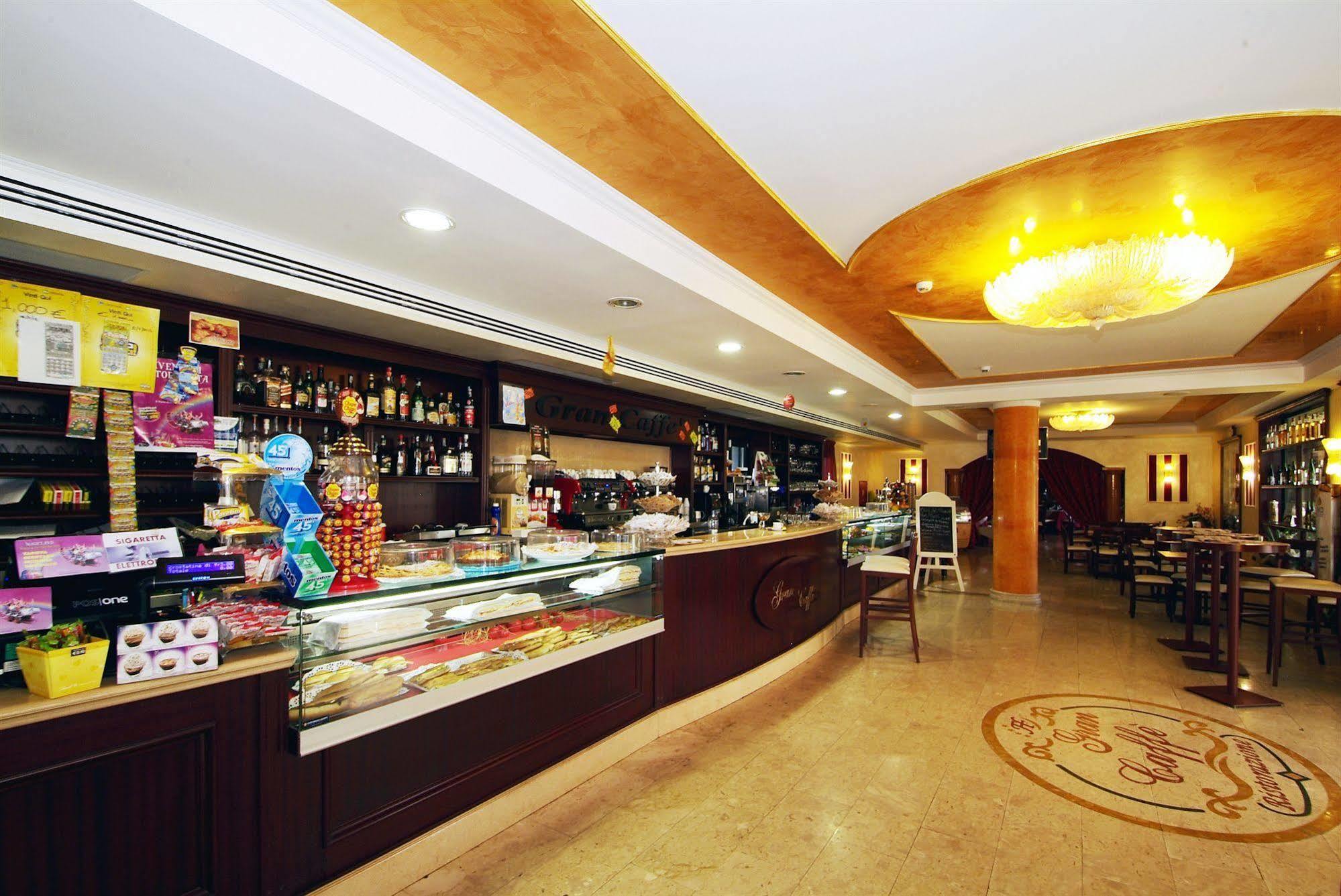 Fashion Hotel Valmontone Esterno foto