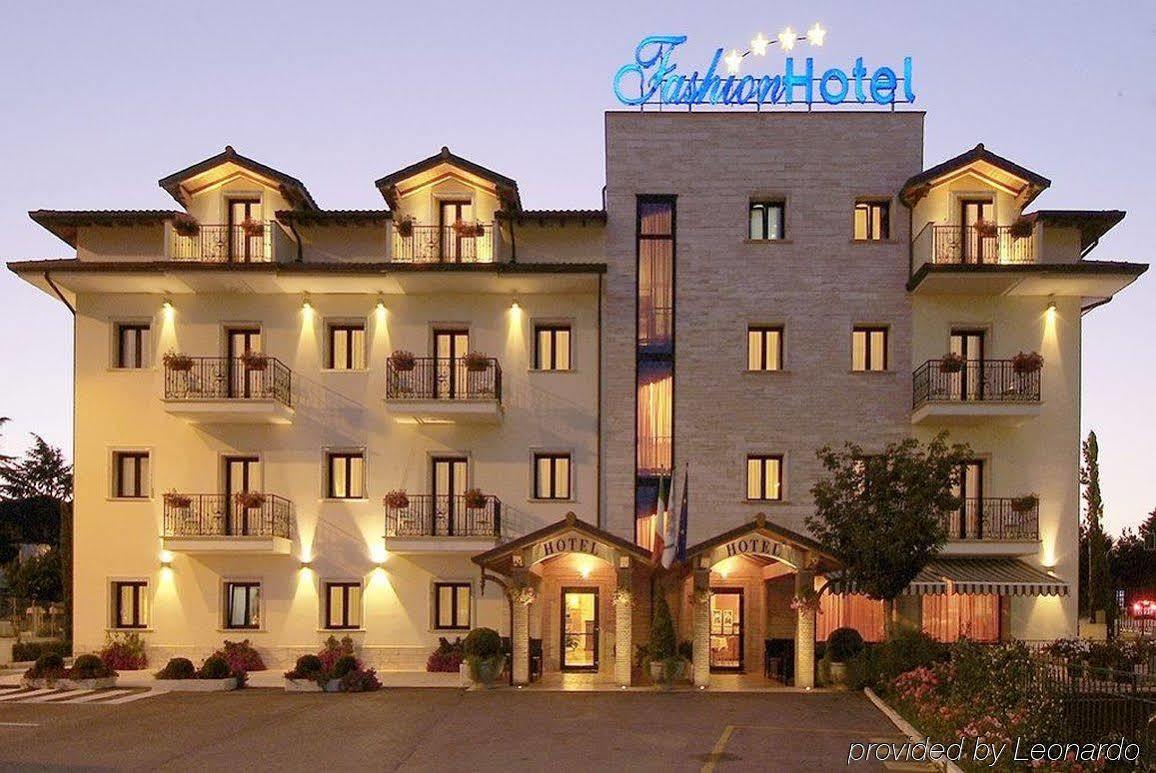 Fashion Hotel Valmontone Esterno foto