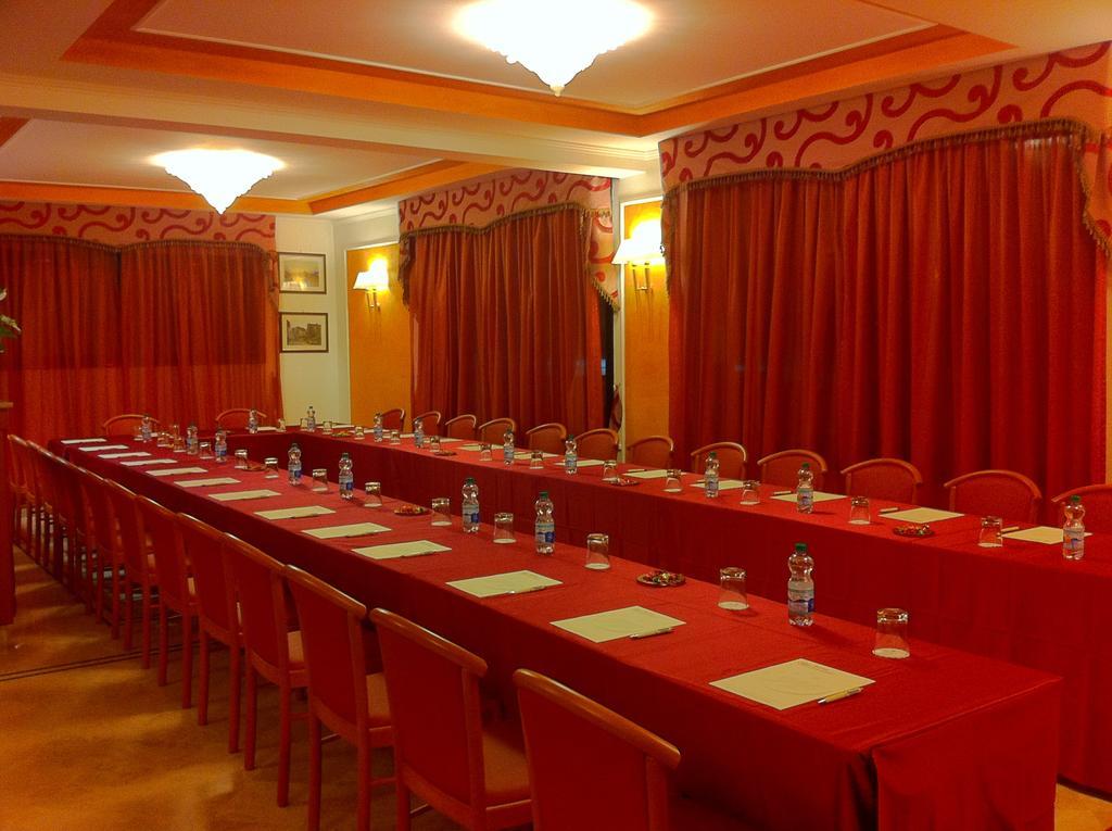 Fashion Hotel Valmontone Affari foto